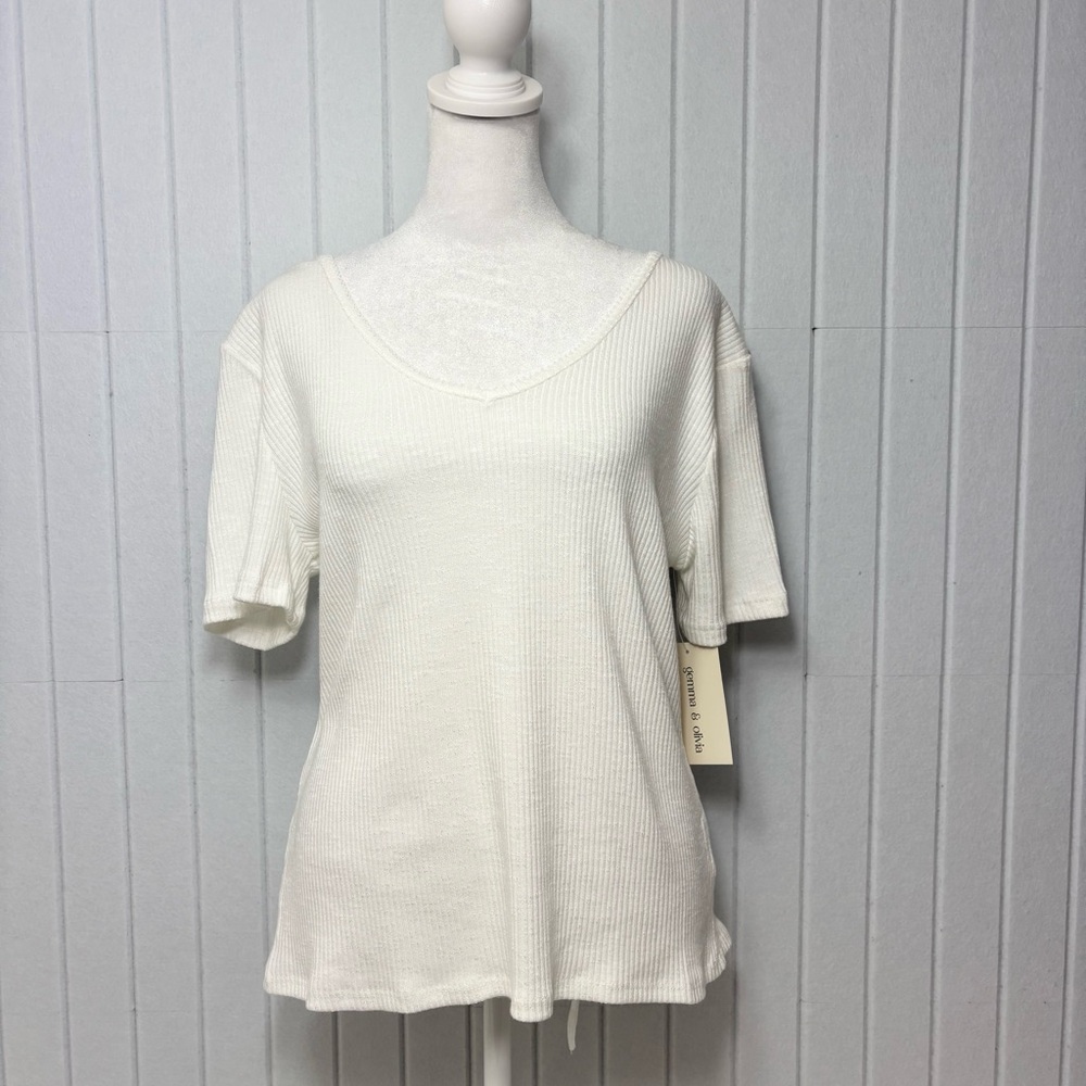 gemma & olivia White V-Neck Ribbed Short Sleeve Top size M ‎ NEW